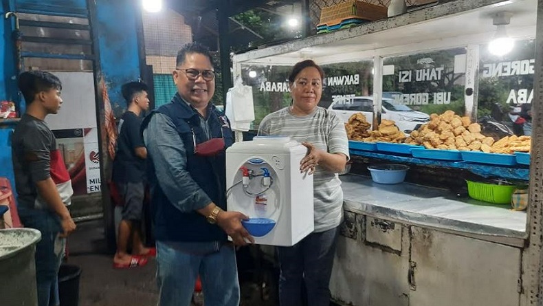 Peduli UMKM, Partai Perindo Bagikan Dispenser dan Kompor Gas ke Pedagang Kecil di Manado