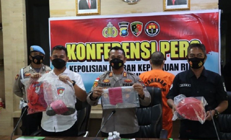 title Sadis, TKA China Tikam Teman di Bintan Gara-Gara Kontrak Kerja Habis Sadis, TKA China Tikam Teman di Bintan Gara-Gara Kontrak Kerja Habis