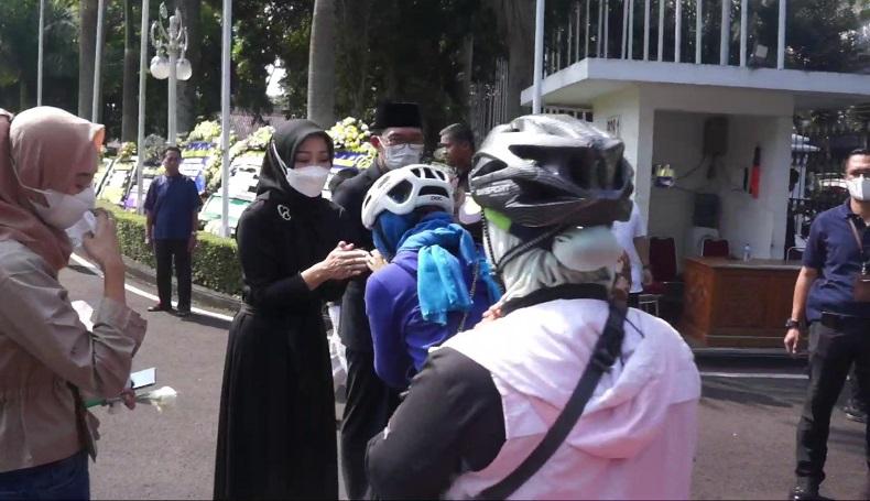Ikut Belasungkawa, Warga Bersyukur Bertemu Ridwan Kamil meski Hanya 15 Menit