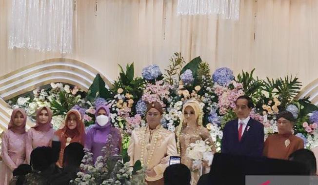 Momen Presiden Jokowi Hadiri Pernikahan Anak Guru Mengajinya di Sukoharjo