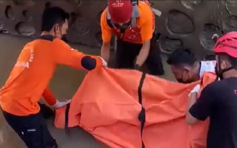 Pengendara Motor Terjun ke Saluran Irigasi Ditemukan Tewas usai Terseret Arus