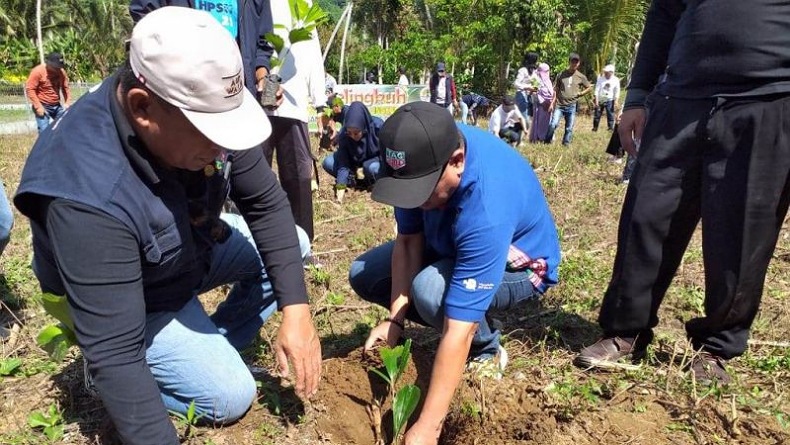 Peringati Hari Lingkungan Hidup, Bone Bolango Tanam 5.000 Pohon Aren 