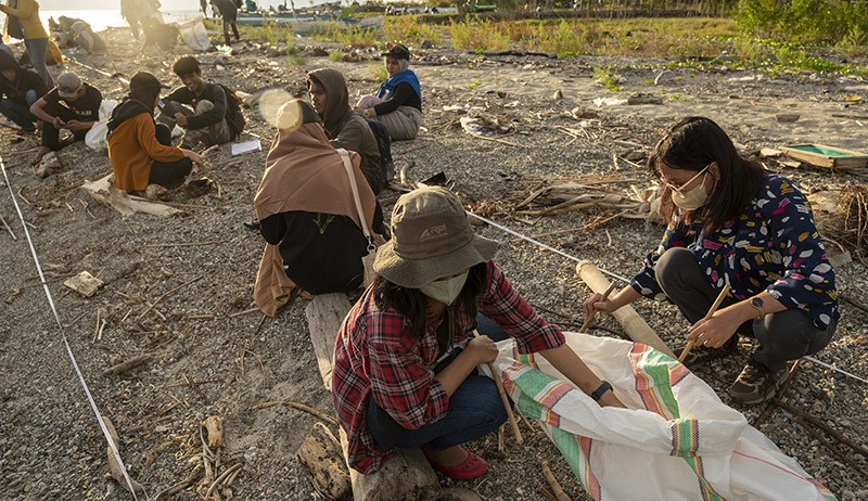 Pesisir Teluk Palu Tercemar Sampah Plastik Sejak 2001 - Bagian 1