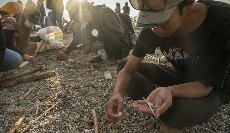 Pesisir Teluk Palu Tercemar Sampah Plastik Sejak 2001 - Bagian 2