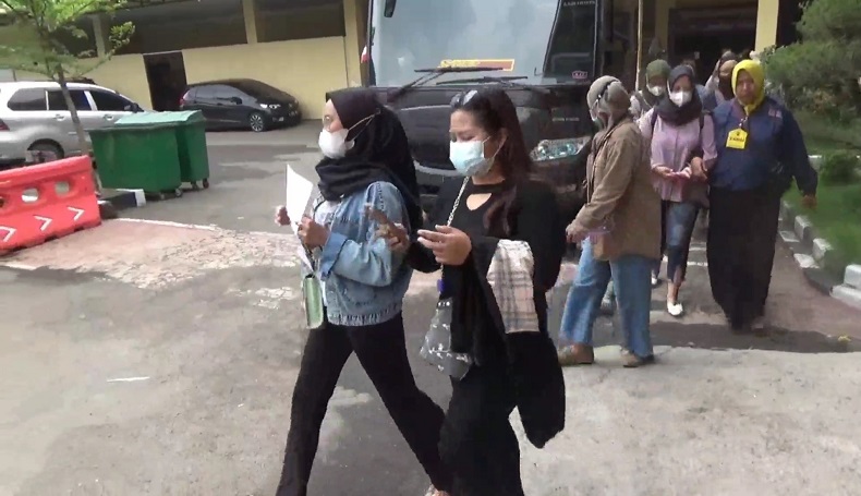 title Tertipu Arisan Bodong hingga Rp2 Miliar, Emak-emak di Bandung Meradang Tertipu Arisan Bodong hingga Rp2 Miliar, Emak-emak di Bandung Meradang