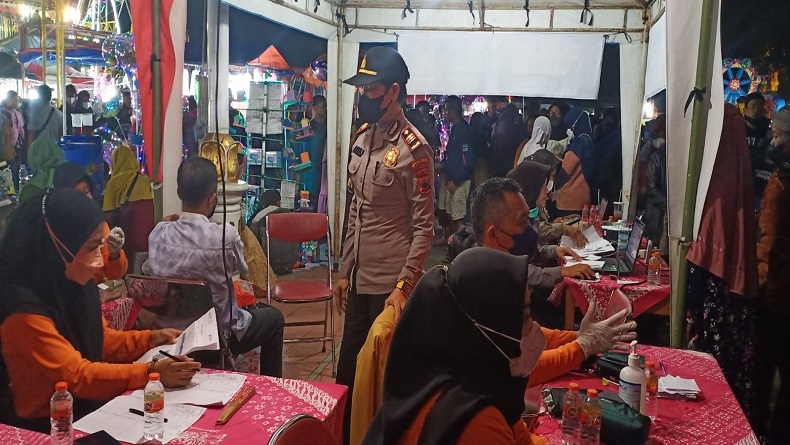 Gerai Vaksinasi Digelar Alun-Alun Sukoharjo, Sasar Pengunjung Pasar Malam