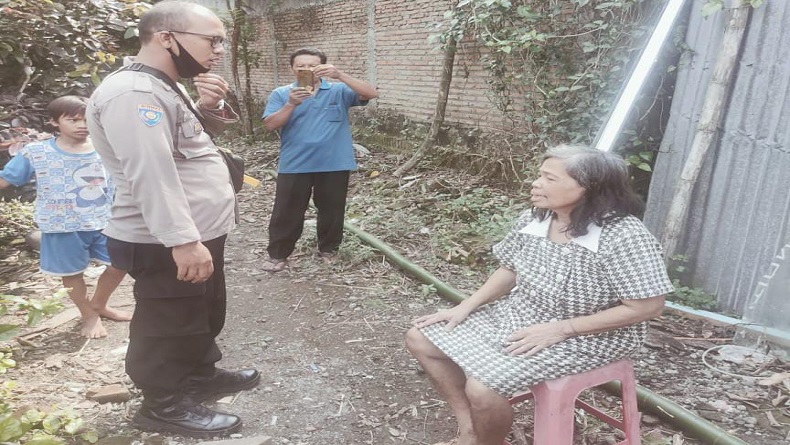 title Nenek dari Pati Ditemukan Kebingungan di Kota Solo Nenek dari Pati Ditemukan Kebingungan di Kota Solo