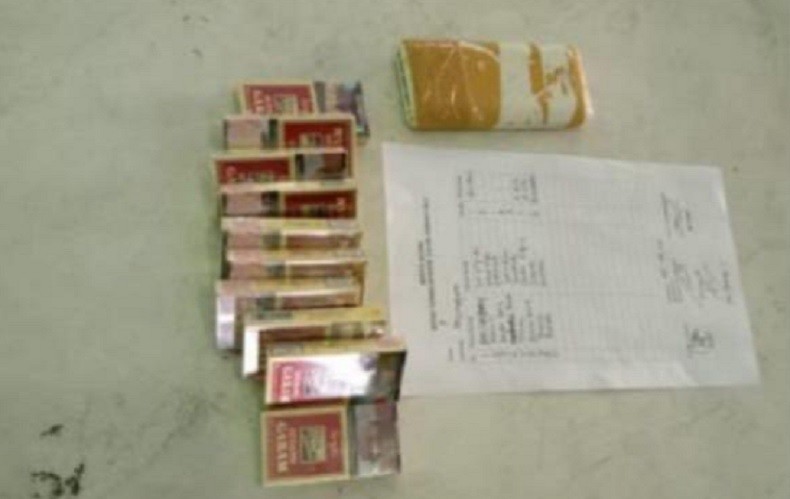 title Jemaah Haji Asal Bojonegoro Diamankan di Surabaya karena Terlalu Banyak Bawa Rokok Jemaah Haji Asal Bojonegoro Diamankan di Surabaya karena Terlalu Banyak Bawa Rokok