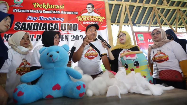 Jawara Sandi Latih Pelaku UMKM Karawang Buat Boneka dan Minuman Kemasan