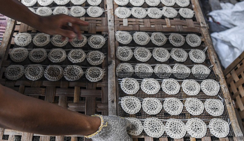 Penampakan Ukuran Kerupuk Menjadi Kecil karena Harga Bahan Baku Serba Naik - Bagian 1