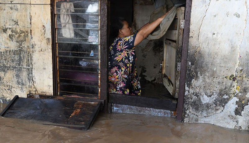 27 RT di Kampung Melayu Jakarta Terendam Banjir hingga 1,7 Meter - Bagian 3