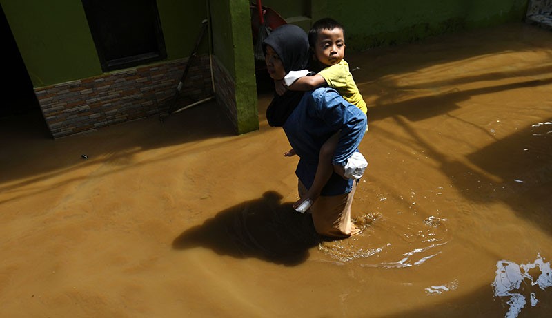 27 RT di Kampung Melayu Jakarta Terendam Banjir hingga 1,7 Meter - Bagian 2