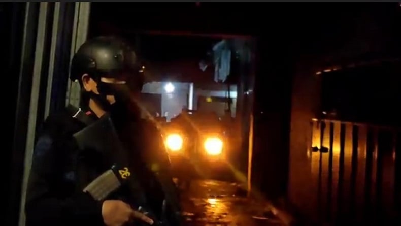 Densus 88 Polri Usut Temuan TNT, Peluru, dan Senpi di Simpang 5 Asia Afrika Bandung