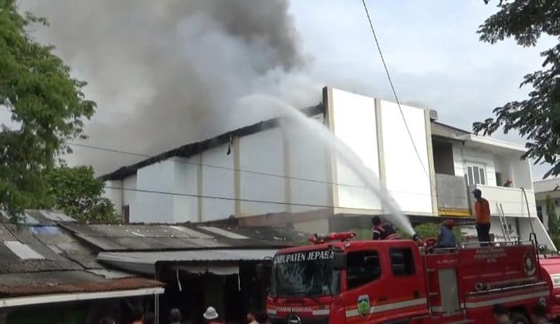 Gudang Penyimpanan Sparepart di Jepara Ludes Terbakar, Kerugian Capai Ratusan Juta Rupiah