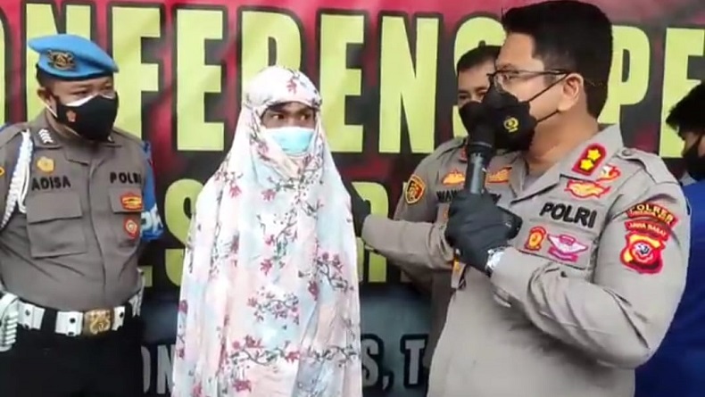 title Pencuri di Cirebon Pakai Mukena agar Tak Dikenali Ditangkap Polisi, Ini Tampangnya Pencuri di Cirebon Pakai Mukena agar Tak Dikenali Ditangkap Polisi, Ini Tampangnya