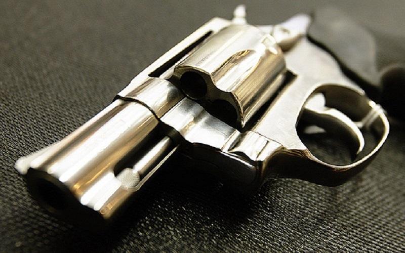 Tinggalkan Pistol Sembarangan, Seorang Ayah Tewas Ditembak Anaknya Berusia 2 Tahun 