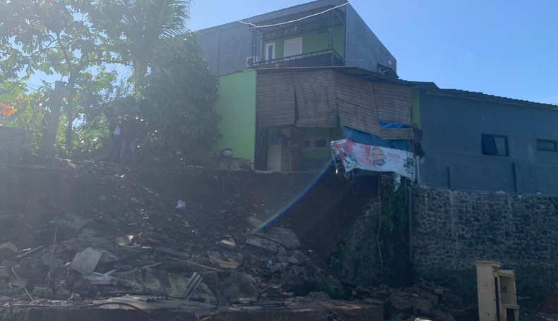 Permukiman Diterjang Luapan Sungai, Warga di Desa Nagrak Cianjur Mengungsi