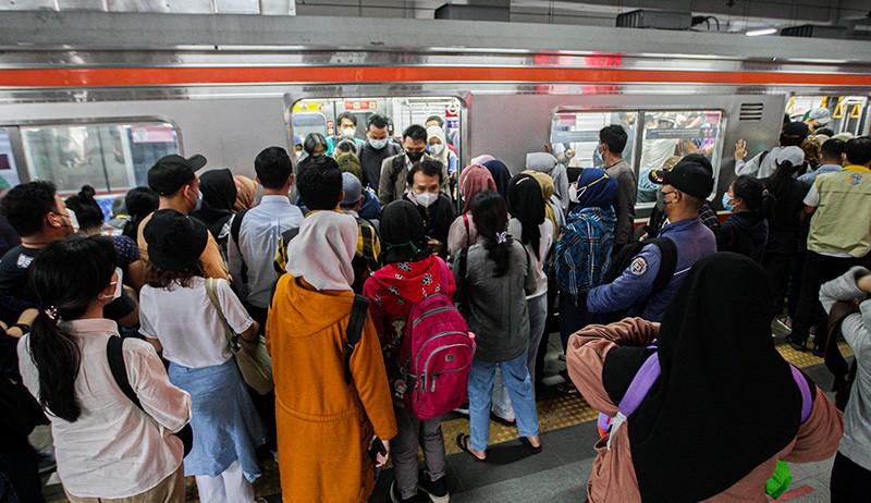 Begini Potret Kepadatan Stasiun Manggarai saat Jam Pulang Kerja - Bagian 2