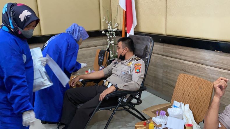 Penuhi Ketersediaan Stok Darah PMI, Polres Bangka Barat Gelar Aksi Donor Massal