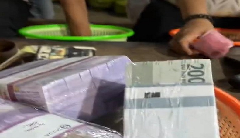 Viral Tumpukan Uang Receh Disimpan di Keranjang Sampah, Didapat dari Pelintas Jembatan