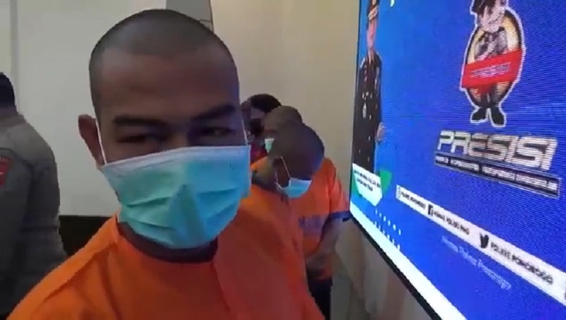 title Peras Korban Usai Hubungan Badan, 3 Komplotan Gay di Ponorogo Ditangkap Polisi Peras Korban Usai Hubungan Badan, 3 Komplotan Gay di Ponorogo Ditangkap Polisi