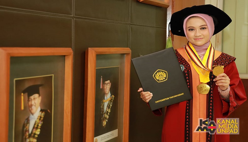 Keren, Mojang Cantik dari Tasikmalaya Ini Lulus Fakultas Kedokteran Unpad di Usia 19 Tahun 
