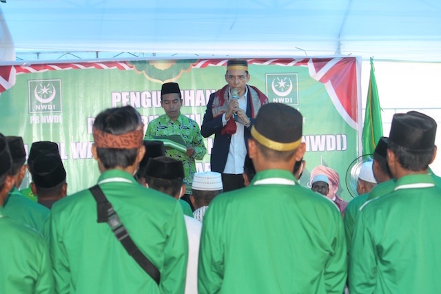 title Kukuhkan Pengurus NWDI Sulbar, TGB Berikan Sejumlah Pesan Kukuhkan Pengurus NWDI Sulbar, TGB Berikan Sejumlah Pesan