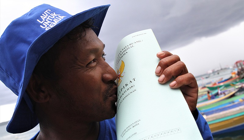 Ekspresi Bahagia Nelayan Suku Bajo Menerima Sertifikat Tanah Gratis - Bagian 2