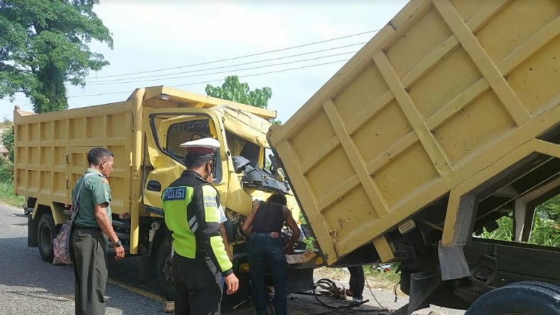 Kecelakaan Maut Dump Truck Tabrak Tronton di Padanglawas Utara, Sopir Tewas