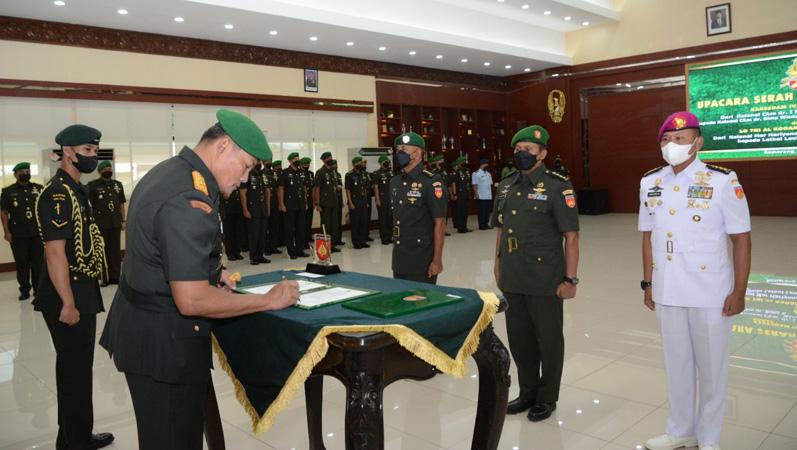 Kakesdam IV/Diponegoro dan Perwira Liaison TNI AL Beralih Tongkat Komando
