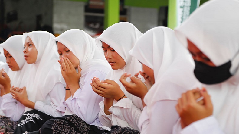 Ribuan Santri di Indramayu Diklaim Dukung Bakal Capres, Pengasuh Ponpes Klarifikasi Begini