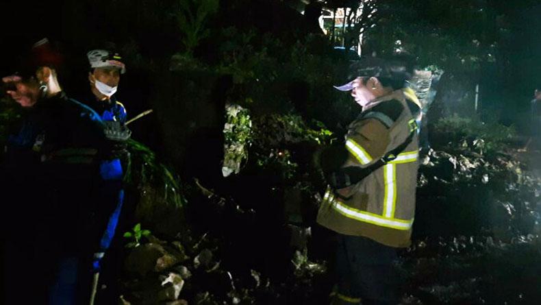 Tembok Penahan Tebing 5 Meter Ambruk di Cikalongwetan KBB, Jalan Sempat Tertimbun 