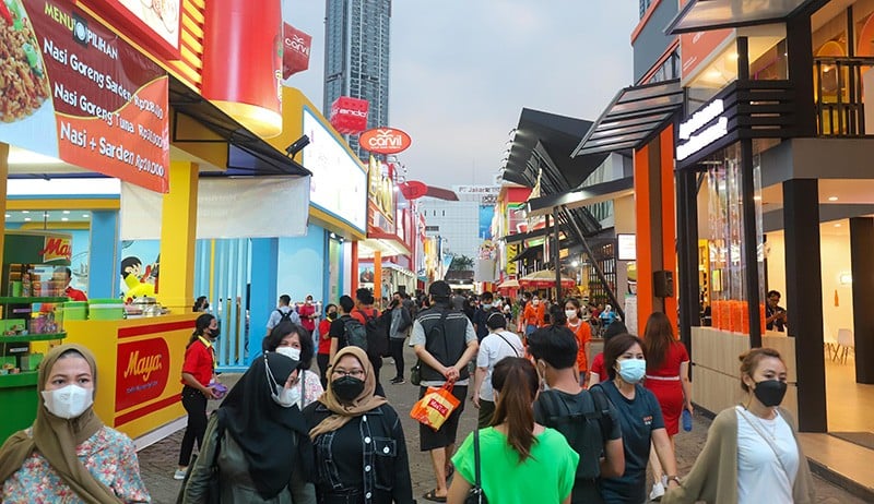 Antusiasme Pengunjung Datang ke Jakarta Fair 2022 setelah 2 Tahun Ditiadakan - Bagian 1