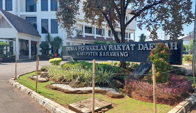 title Mahasiswa dan Aktivis Islam Dukung Kejari Karawang Usut Dana Pokir Rp600 Miliar Mahasiswa dan Aktivis Islam Dukung Kejari Karawang Usut Dana Pokir Rp600 Miliar