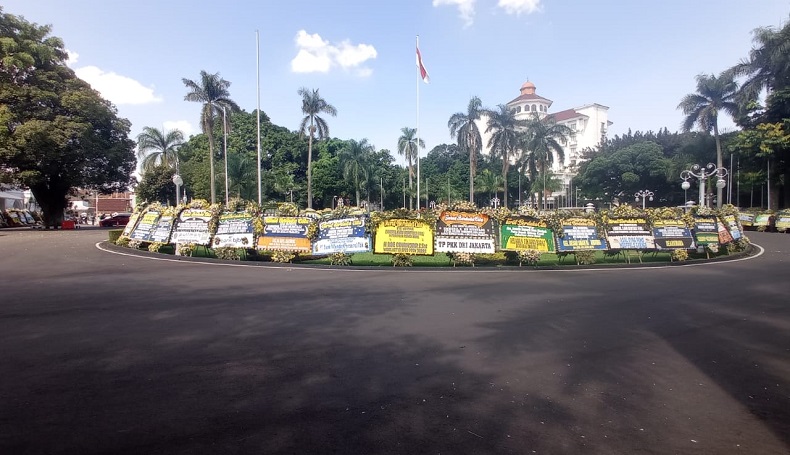 Sambut Kedatangan Jenazah Eril, Gedung Pakuan Bandung Dibanjiri Karangan Bunga 