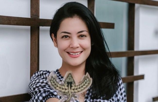 title 7 Artis Cantik Asal Kota Ngapak, Nomor 6 Menikah dengan Cucu Mantan Presiden Soeharto 7 Artis Cantik Asal Kota Ngapak, Nomor 6 Menikah dengan Cucu Mantan Presiden Soeharto