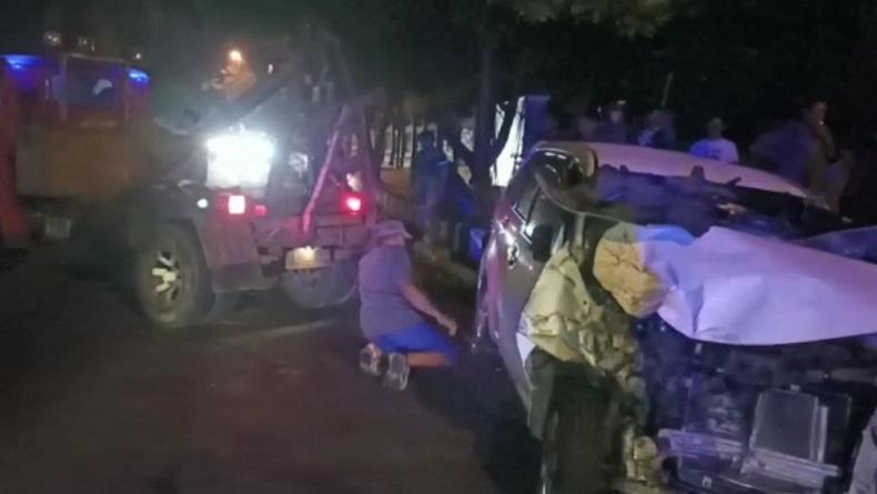 title Tabrakan Minibus Vs Truk Gandeng di Purworejo, 3 Orang Luka Tabrakan Minibus Vs Truk Gandeng di Purworejo, 3 Orang Luka