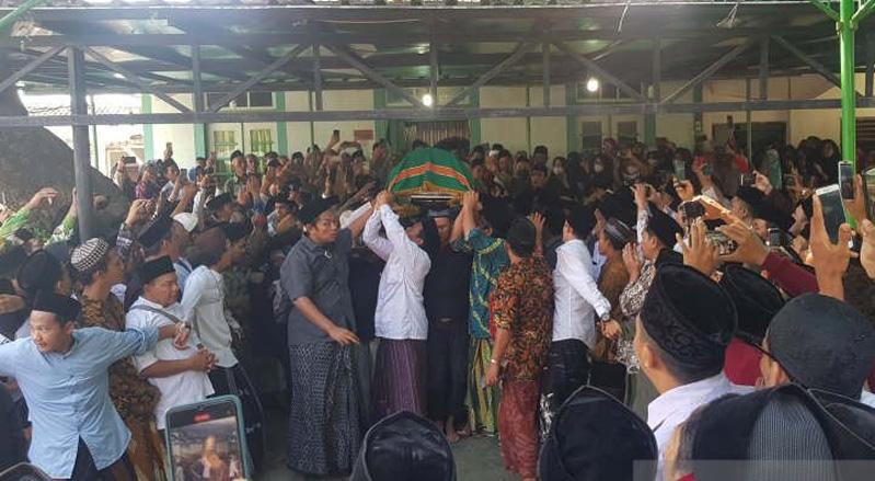 Ribuan Pelayat Padati Kediaman KH Dimyati Rois di Kaliwungu Kendal