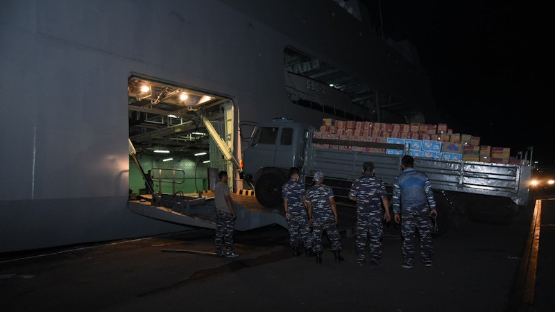 TNI AL Koarmada II Berangkatkan KRI Makassar-590 Kirim Bantuan Gempa Mamuju - Bagian 2