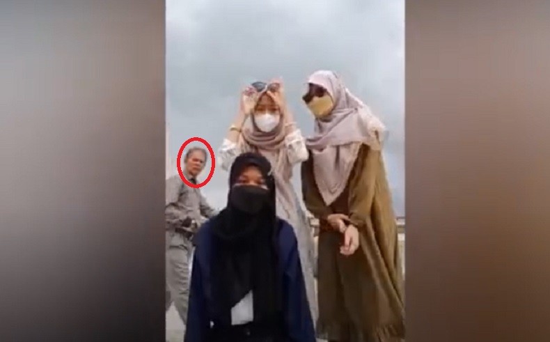 Terekam Kamera, Kakek Cabul Lecehkan Gadis ABG yang Bikin Konten di Pasar Ateh