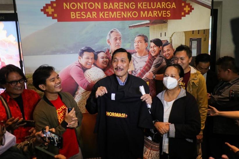 Bareng Anak-anak Muda, Menko Luhut Nonton Film Ngeri-Ngeri Sedap - Bagian 3