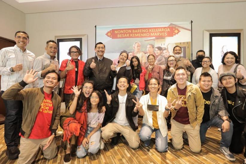 Bareng Anak-anak Muda, Menko Luhut Nonton Film Ngeri-Ngeri Sedap - Bagian 4