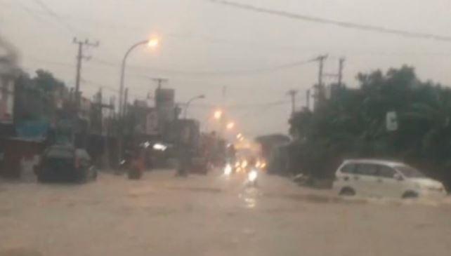 Banjir Mamuju, Jalur Trans Sulawesi Lumpuh Total, Ratusan Rumah Terendam Air