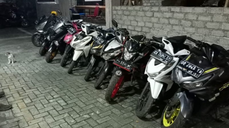 Diduga Barang Curian, 11 Kendaraan di Pelabuhan Ferry Bastion Ternate Ditahan