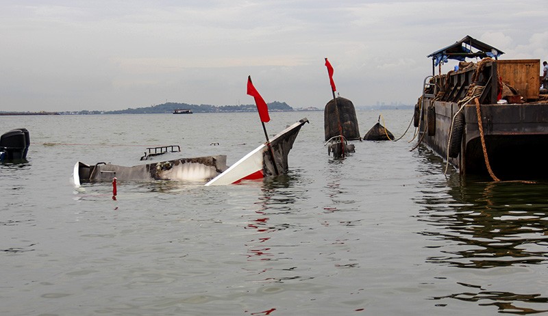 Proses Pengangkatan Bangkai Kapal Tenggelam di Batam - Bagian 3
