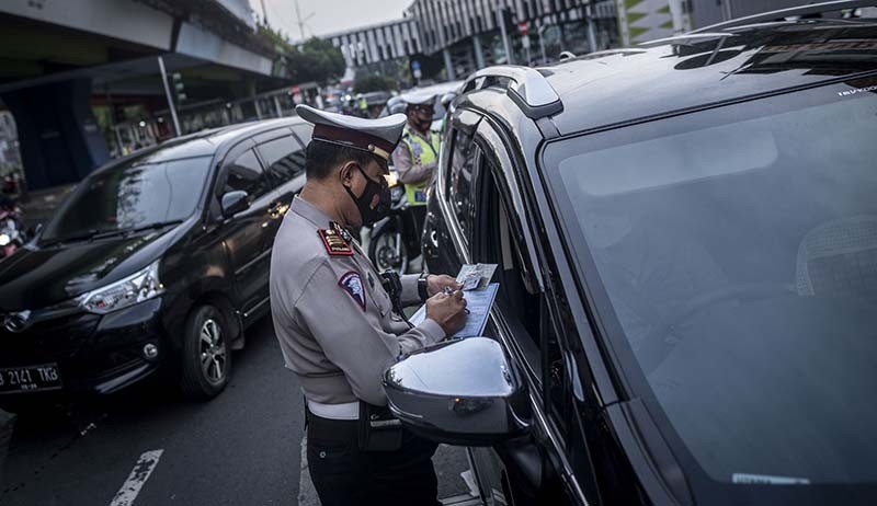 Pelanggar Ganjil Genap Kena Sanksi Tilang Mulai Hari Ini di 25 Titik Jakarta - Bagian 3