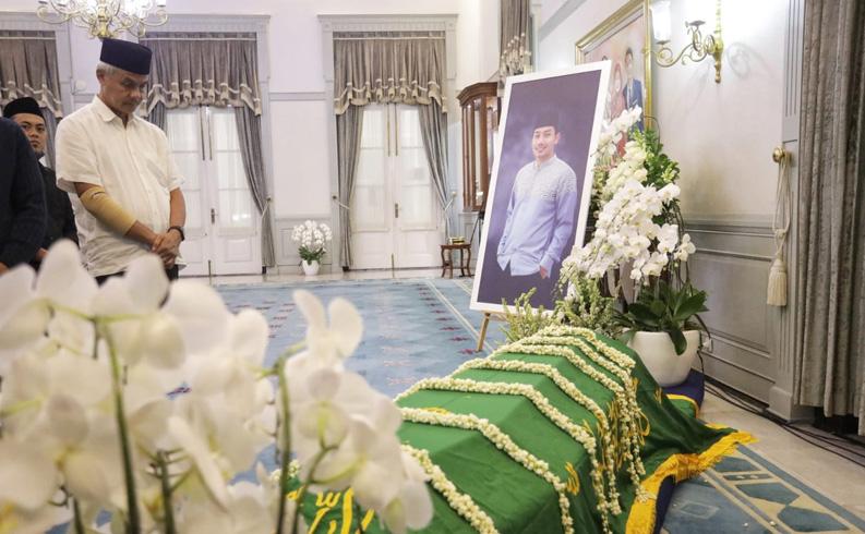 Ganjar Sampaikan Dukacita ke Ridwan Kamil : Warga Jawa Tengah Mendoakan Eril