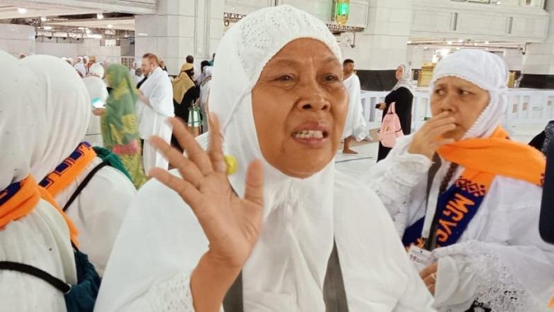 Tangis Jemaah Haji Asal Pati Ini Pecah saat Pertama Kali Injakkan Kaki di Ka'bah