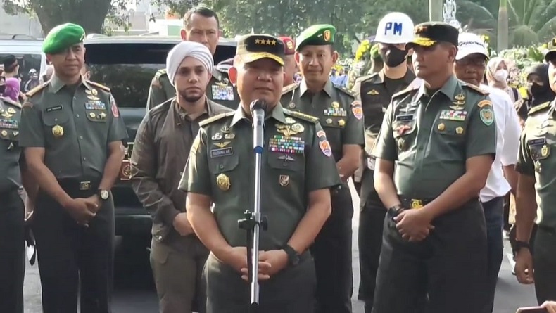 KSAD Dudung Abdurachman Melayat ke Gedung Pakuan: Keluarga Besar TNI AD Turut Berduka