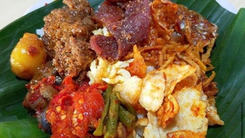Heboh! Usai Nasi Padang, Kini Muncul Nasi Uduk Aceh dengan Dendeng Babi
